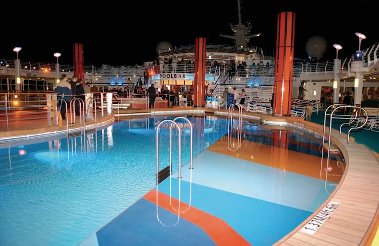 Meet new friends over poolside cocktails on your next Freedom of the Seas cruise.