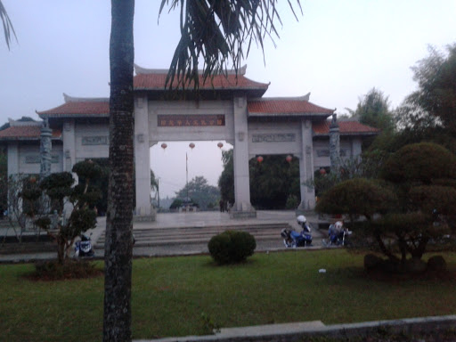 Tionghoa Park Gate