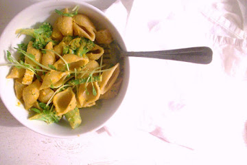 spookey spicy peanut-pumpkin pasta