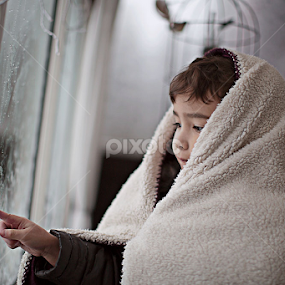 Making window patterns by Sara Skog - Babies & Children Child Portraits