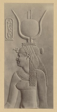 Reliëf van Cleopatra als Isis