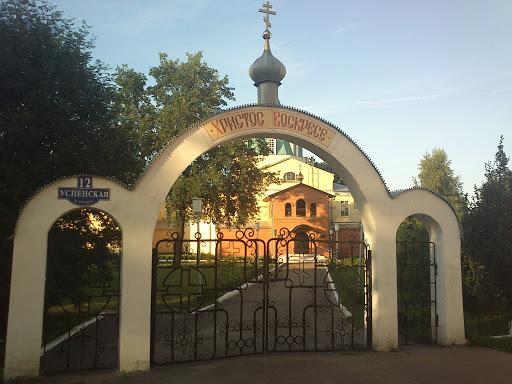 Ворота Свято-Успенского собора 