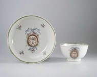 Kop en schotel met het wapen van de familie Kikkert