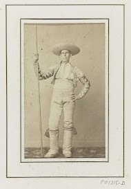 Portret van een onbekende stierenvechter (picador), staand met lans