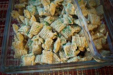 Crock-Pot Sugar Cookie Party Mix Recipe