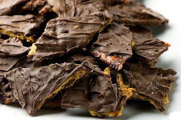 Chocolate Caramel Cookie Brittle