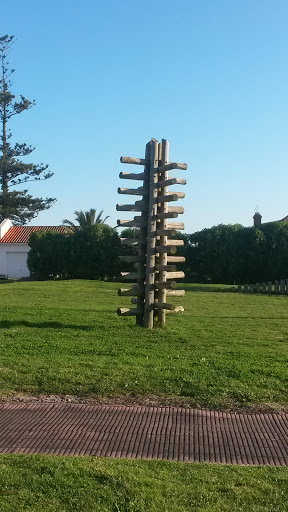 Escultura De Madera Faro Punta Del Este