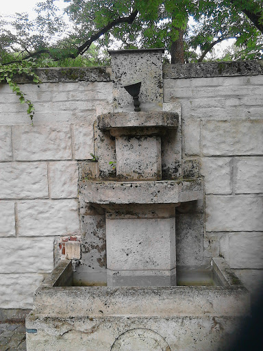 Kupferbrunnenvase