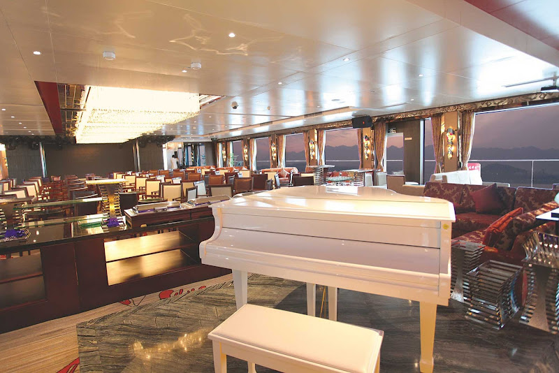 Spend an evening of your Uniworld cruise in China enjoying the spectacular view of the Yangtze River while listening to live piano in the Observation Lounge.