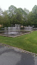 Brunnen im Schlosspark rechts