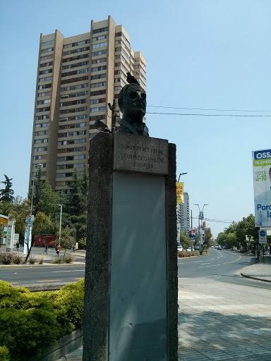 Monumento a Osman Pérez Freire