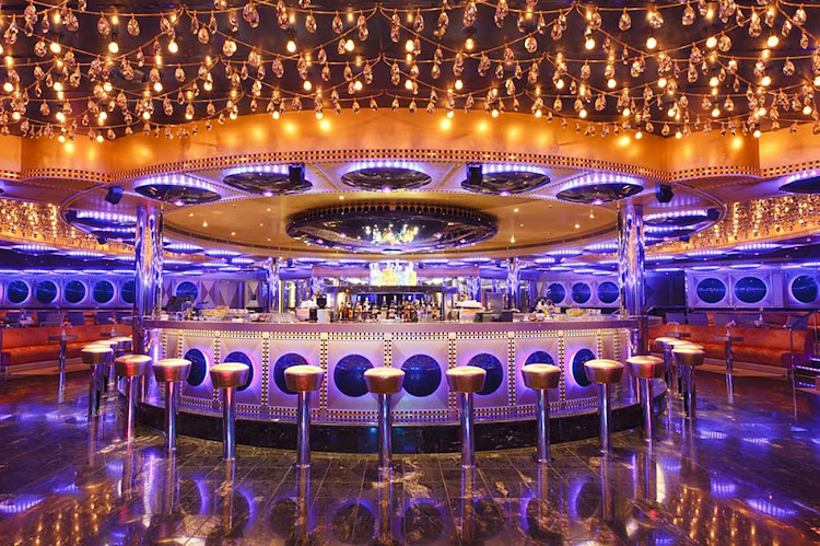 Salone Moliere, a cocktail bar with live music on Costa Favolosa.
