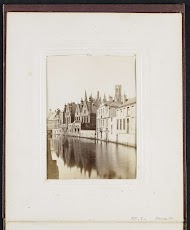 Huizen langs het water aan de Steenhouwersdijk in Brugge