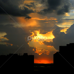 Pôr do sol  - Lago Guaíba/Porto Alegre. by Lígia Halmenschlager - Landscapes Sunsets & Sunrises
