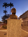 Busto de Tancredo Neves