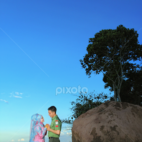 by Pont Photograph - Wedding Bride & Groom