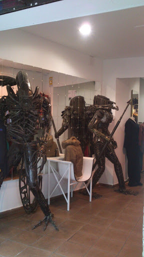 Alien VS Predator Sculptures