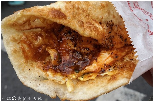 小米蛋餅║食尚玩家推薦在地銅板小吃。市場裡的隱藏版美食。芋香珍奶