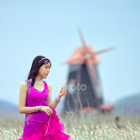 : Senandung Padang Ilalang : by Jala Mangkara - People Portraits of Women