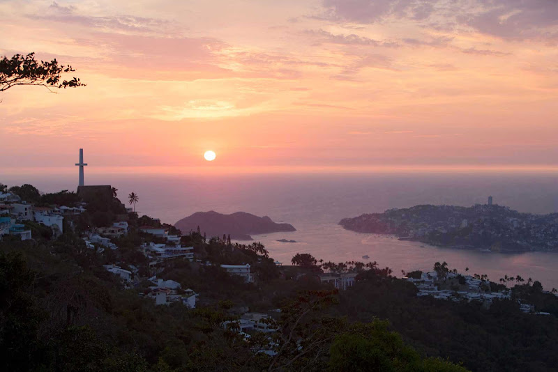 A pink sunset in Acapulco.