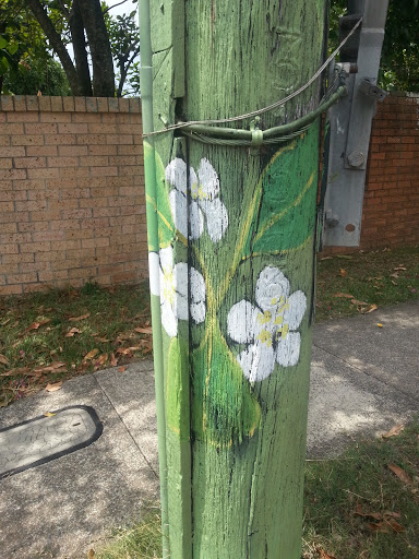 Daisy Mural Pole