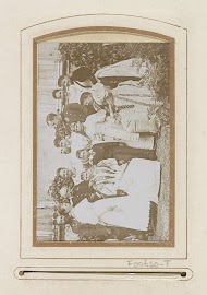 Groepsportret met prinses Wilhelmina en koningin Emma op familiebezoek in Duitsland