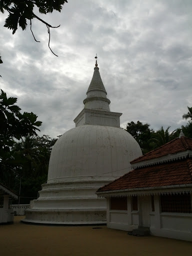 Kithsirimevan Stupa at Egoda Kelaniya Temple 