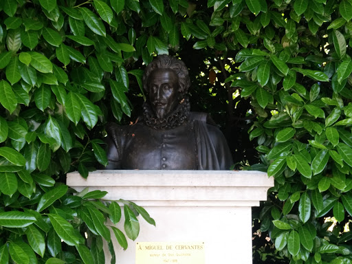 Geneva, Statue of Miguel de Ce