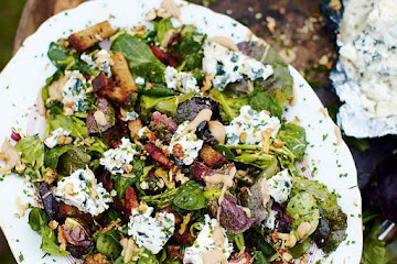 Roquefort salad with warm croutons and lardons
