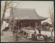 Exterieur en voorplein van de Asaksa-tempel in Tokyo