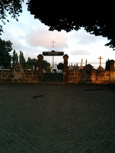 Cemitério Da Freguesia De Aldoar