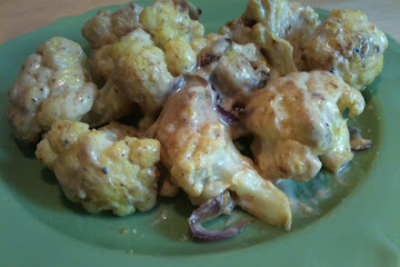 Cauliflower in curry yogurt sauce