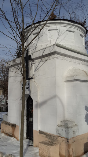 White Mausoleum