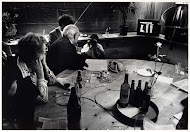 Liesbeth en Joop den Uyl volgen de verkiezingsuitslagen