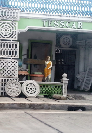 Tesscar Woman Statue
