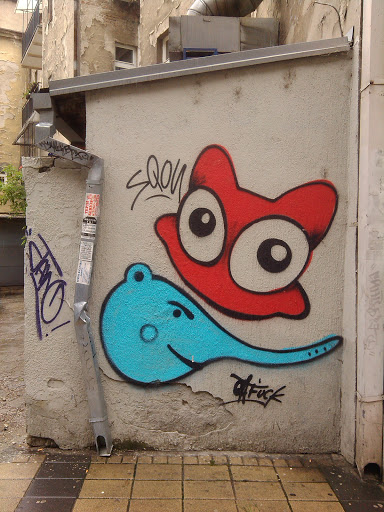 Red Frog with a blue Friend