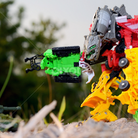 transformer war by Ahmad khoirul Hakim - Artistic Objects Toys