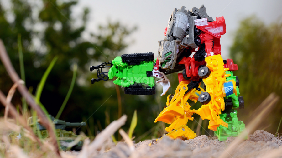 transformer war by Ahmad khoirul Hakim - Artistic Objects Toys