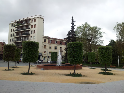 Plaza De Luz Y Sombra