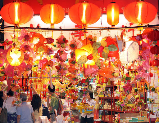 A market in Hong Kong during the Mid-Autumn Festival.