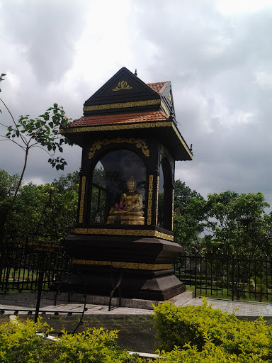 Golden Buddha Statue Panagoda