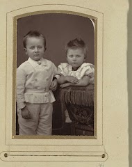 Portret van twee broertjes