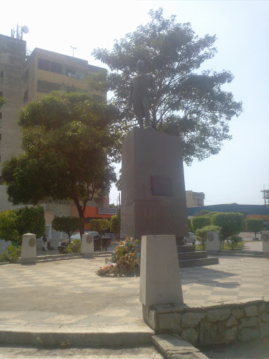Estatua Francisco De Miranda