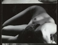 Liggende naakte vrouw, met haar knieëen naar links