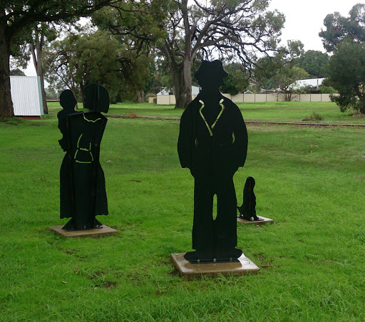 Yarloop Family Sculptures