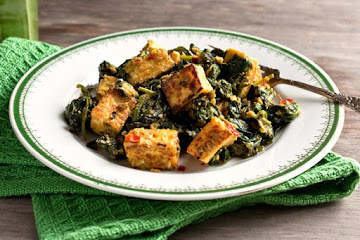 Saag Tofu (Tofu With Spinach, Ginger, Coriander and Turmeric)
