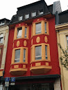 Rot-Gelbe Fassade