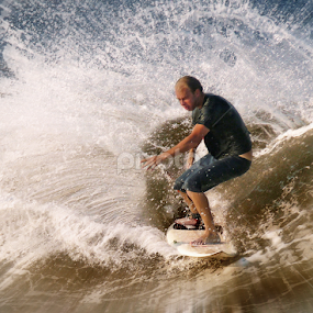 by Courtland Roberts - Sports & Fitness Surfing