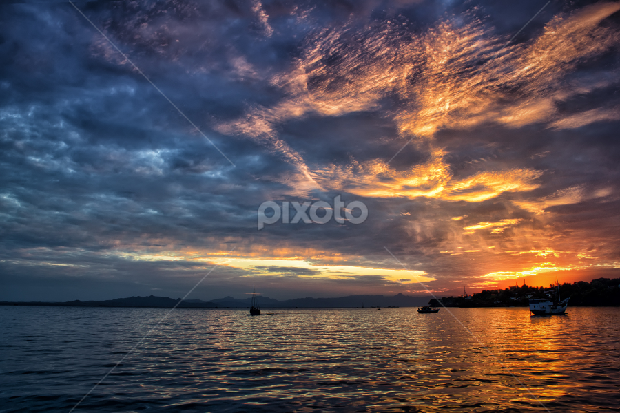 Sunrise in Beach by Jnr Lavigne - Landscapes Sunsets & Sunrises