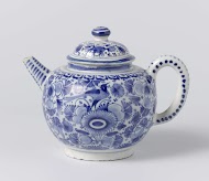 Trekpot van blauw beschilderde faience, op standring.